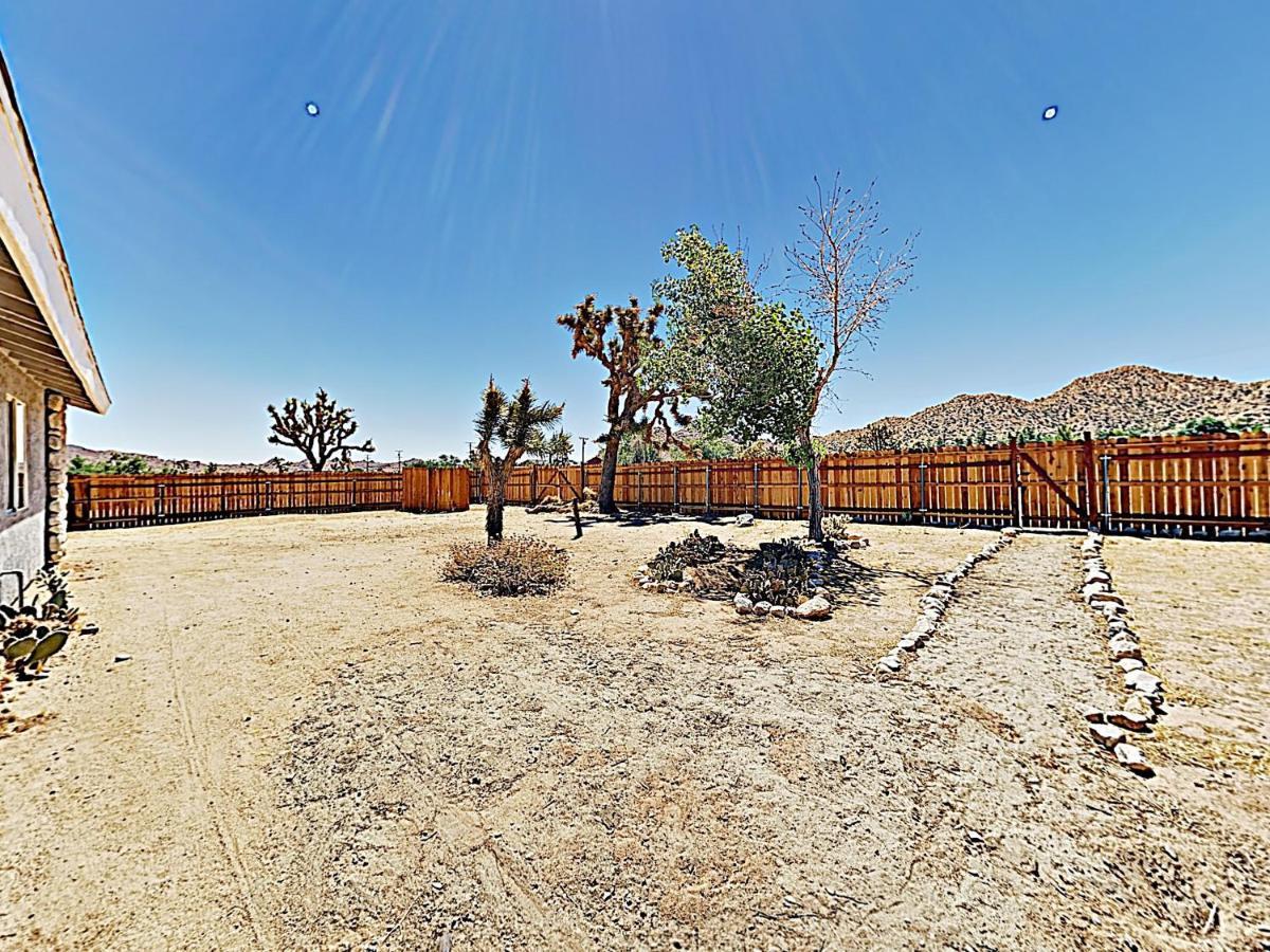 Rawhide Ranch - Walk To Pappy And Harriet'S With Hot Tub! Home ユッカ・バレー エクステリア 写真
