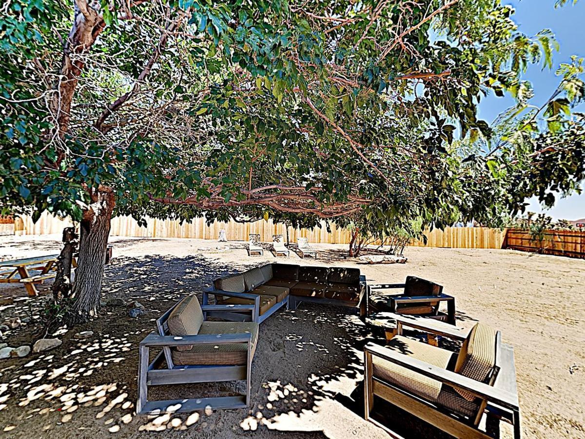 Rawhide Ranch - Walk To Pappy And Harriet'S With Hot Tub! Home ユッカ・バレー エクステリア 写真